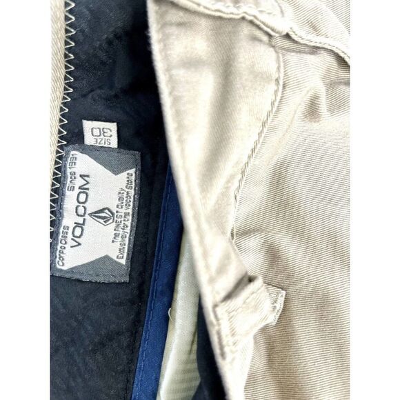 Volcom Men's Corpo Class Shorts Size 30 Brown Khaki Chino Skate Shorts Excellent - Picture 2 of 9